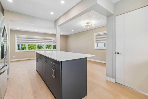 4319 19 Street Nw, Calgary, AB - Indoor Photo Showing Other Room