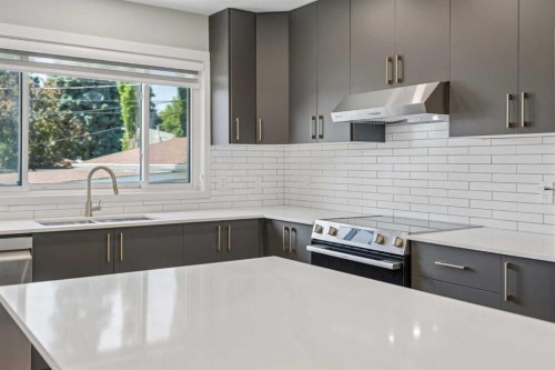 4319 19 Street Nw, Calgary, AB - Indoor Photo Showing Kitchen With Double Sink With Upgraded Kitchen