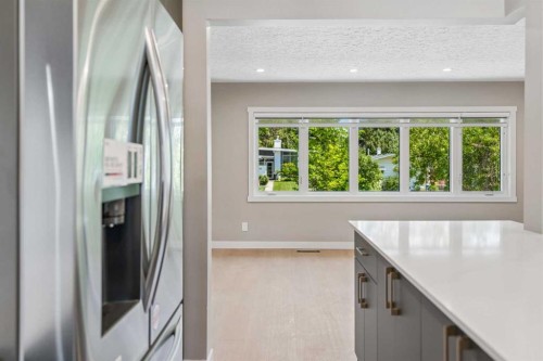 4319 19 Street Nw, Calgary, AB - Indoor Photo Showing Other Room