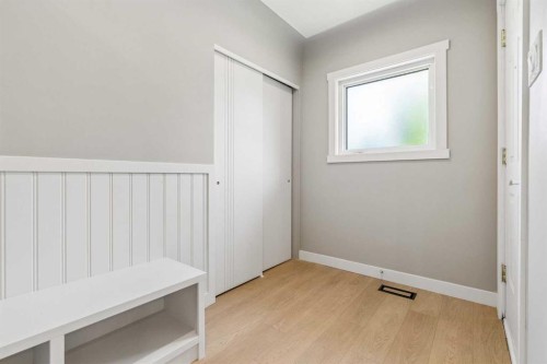 4319 19 Street Nw, Calgary, AB - Indoor Photo Showing Other Room