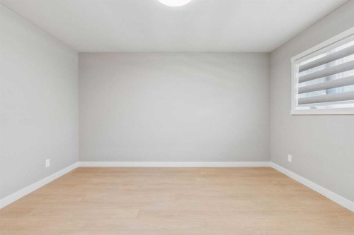 4319 19 Street Nw, Calgary, AB - Indoor Photo Showing Other Room