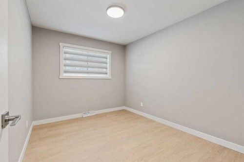 4319 19 Street Nw, Calgary, AB - Indoor Photo Showing Other Room