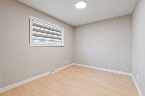 4319 19 Street Nw, Calgary, AB - Indoor Photo Showing Other Room