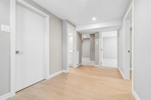 4319 19 Street Nw, Calgary, AB - Indoor Photo Showing Other Room