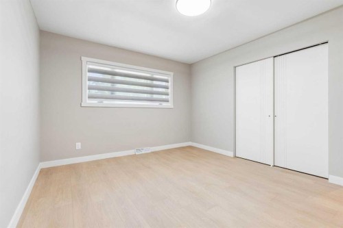 4319 19 Street Nw, Calgary, AB - Indoor Photo Showing Other Room