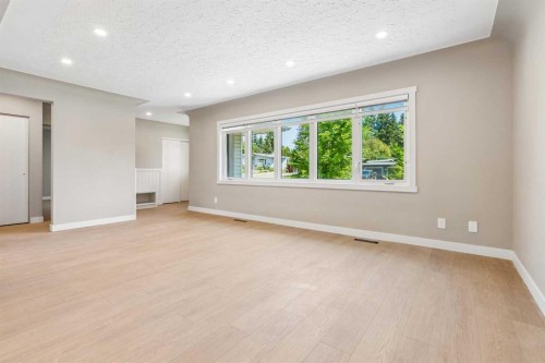 4319 19 Street Nw, Calgary, AB - Indoor Photo Showing Other Room