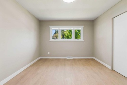 4319 19 Street Nw, Calgary, AB - Indoor Photo Showing Other Room