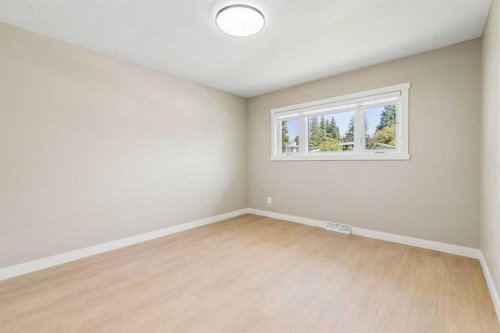 4319 19 Street Nw, Calgary, AB - Indoor Photo Showing Other Room