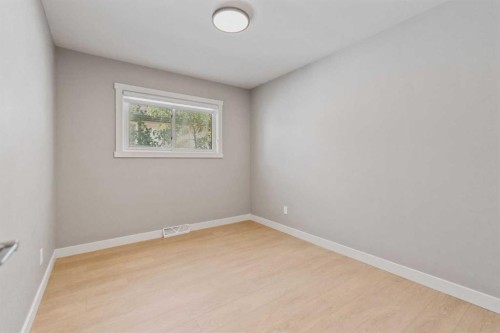 4319 19 Street Nw, Calgary, AB - Indoor Photo Showing Other Room