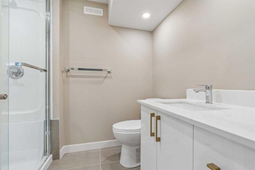 4319 19 Street Nw, Calgary, AB - Indoor Photo Showing Bathroom