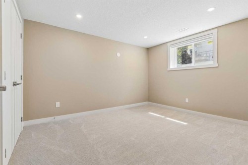 4319 19 Street Nw, Calgary, AB - Indoor Photo Showing Other Room