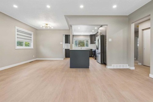 4319 19 Street Nw, Calgary, AB - Indoor Photo Showing Kitchen