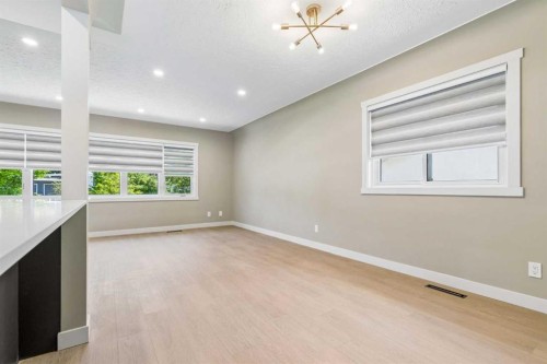 4319 19 Street Nw, Calgary, AB - Indoor Photo Showing Other Room