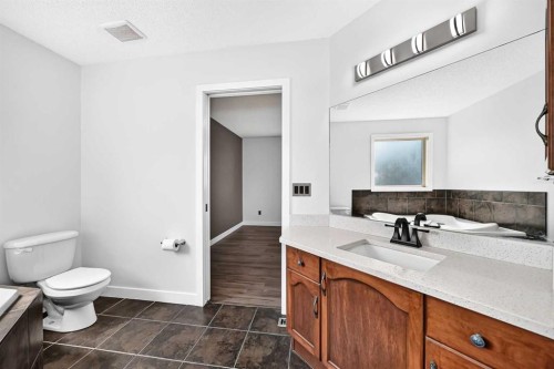 98 Panamount Villas Nw, Calgary, AB - Indoor Photo Showing Bathroom