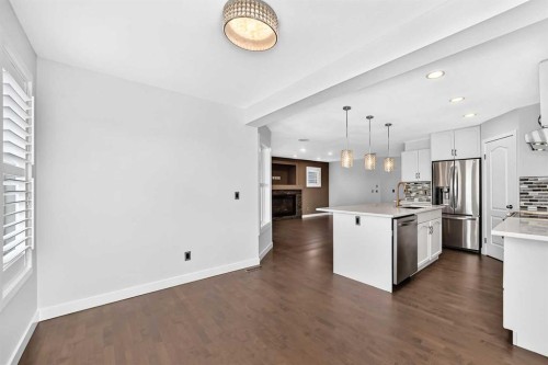 98 Panamount Villas Nw, Calgary, AB - Indoor Photo Showing Kitchen With Upgraded Kitchen