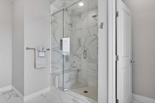 73 Rockyvale Green Nw, Calgary, AB - Indoor Photo Showing Bathroom