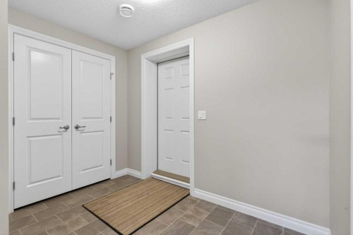 73 Rockyvale Green Nw, Calgary, AB - Indoor Photo Showing Other Room