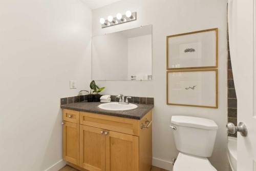 101-930 18 Avenue Sw, Calgary, AB - Indoor Photo Showing Bathroom
