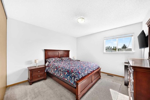 3628 Catalina Boulevard Ne, Calgary, AB - Indoor Photo Showing Bedroom