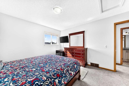 3628 Catalina Boulevard Ne, Calgary, AB - Indoor Photo Showing Bedroom