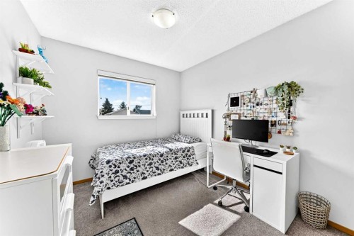 3628 Catalina Boulevard Ne, Calgary, AB - Indoor Photo Showing Bedroom