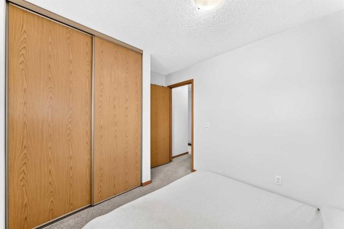 3628 Catalina Boulevard Ne, Calgary, AB - Indoor Photo Showing Other Room
