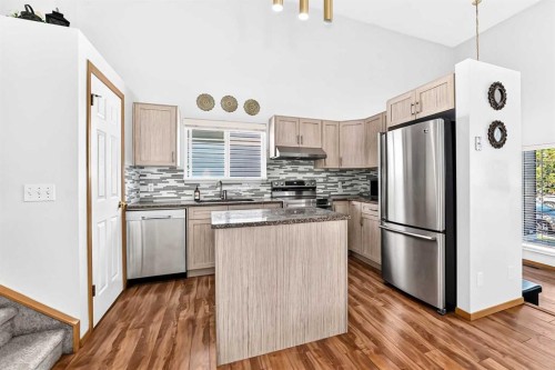 3628 Catalina Boulevard Ne, Calgary, AB - Indoor Photo Showing Kitchen With Upgraded Kitchen
