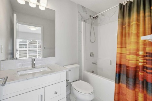 611-355 Nolancrest Heights Nw, Calgary, AB - Indoor Photo Showing Bathroom