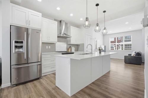 611-355 Nolancrest Heights Nw, Calgary, AB - Indoor Photo Showing Kitchen With Stainless Steel Kitchen With Upgraded Kitchen