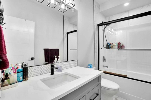36 Waterford Terrace, Chestermere, AB - Indoor Photo Showing Bathroom