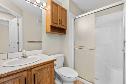 1203-1818 Simcoe Boulevard Sw, Calgary, AB - Indoor Photo Showing Bathroom