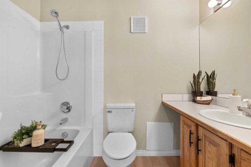 1203-1818 Simcoe Boulevard Sw, Calgary, AB - Indoor Photo Showing Bathroom
