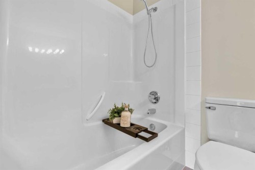 1203-1818 Simcoe Boulevard Sw, Calgary, AB - Indoor Photo Showing Bathroom