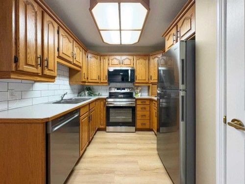 1203-1818 Simcoe Boulevard Sw, Calgary, AB - Indoor Photo Showing Kitchen With Double Sink