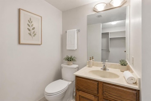 401-145 Point Drive Nw, Calgary, AB - Indoor Photo Showing Bathroom