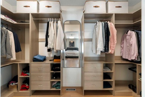 1258 New Brighton Drive Se, Calgary, AB - Indoor With Storage