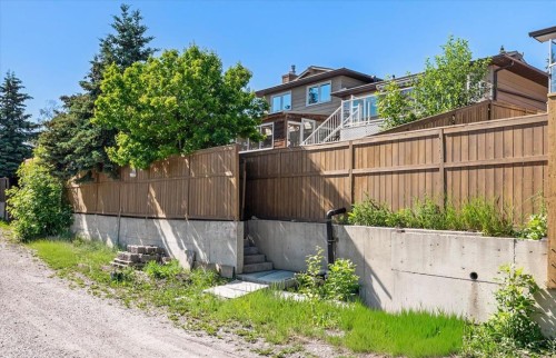 7715 67 Avenue Nw, Calgary, AB - Outdoor