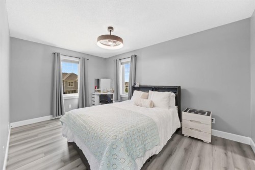 52 Windstone Green Sw, Airdrie, AB - Indoor Photo Showing Bedroom