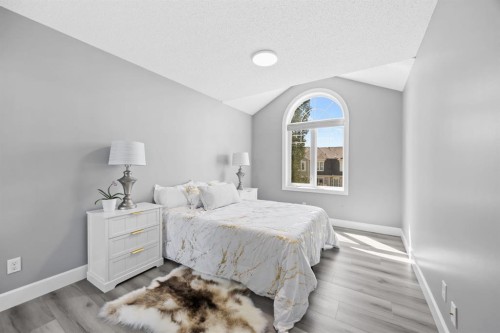 52 Windstone Green Sw, Airdrie, AB - Indoor Photo Showing Bedroom