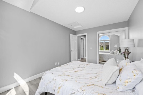 52 Windstone Green Sw, Airdrie, AB - Indoor Photo Showing Bedroom