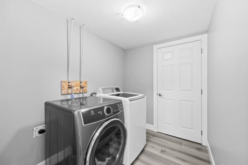 52 Windstone Green Sw, Airdrie, AB - Indoor Photo Showing Laundry Room