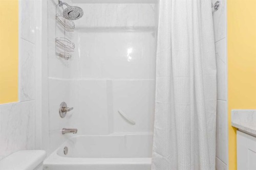 317 Mcleod Crescent, Diamond Valley, AB - Indoor Photo Showing Bathroom