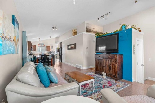 317 Mcleod Crescent, Diamond Valley, AB - Indoor Photo Showing Living Room