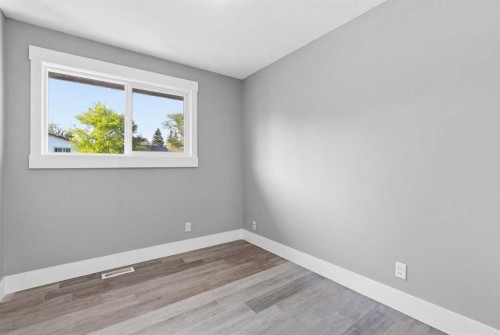 99 Pinecliff Close, Calgary, AB - Indoor Photo Showing Other Room
