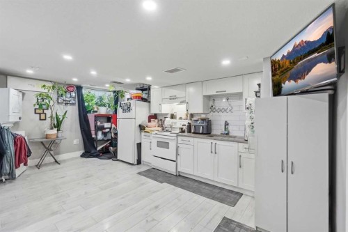 99 Pinecliff Close, Calgary, AB - Indoor