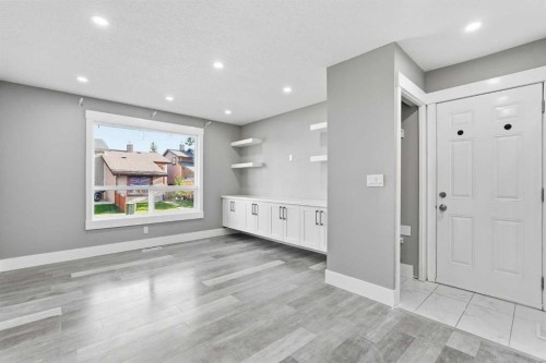 99 Pinecliff Close  Calgary, AB T1Y 4N4