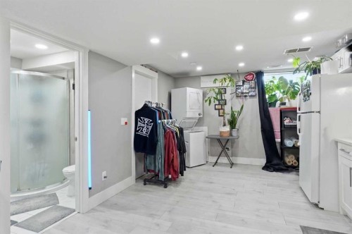 99 Pinecliff Close, Calgary, AB - Indoor