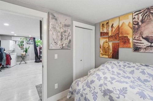99 Pinecliff Close, Calgary, AB - Indoor Photo Showing Bedroom
