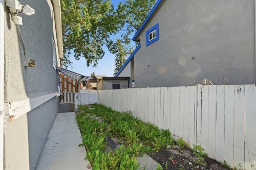 99 Pinecliff Close, Calgary, AB - Outdoor