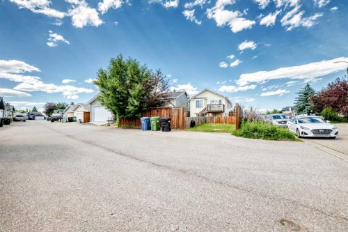 96 Covington Court Ne, Calgary, AB - Outdoor